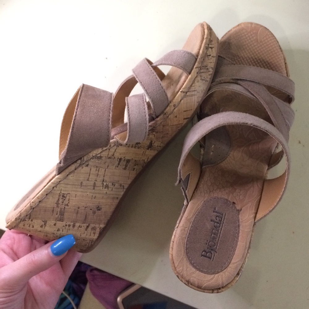 Tan Wedge Sandals - 7M